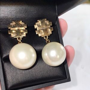 Tory Burch Drop Pearl Earring Yellow Gold Tone